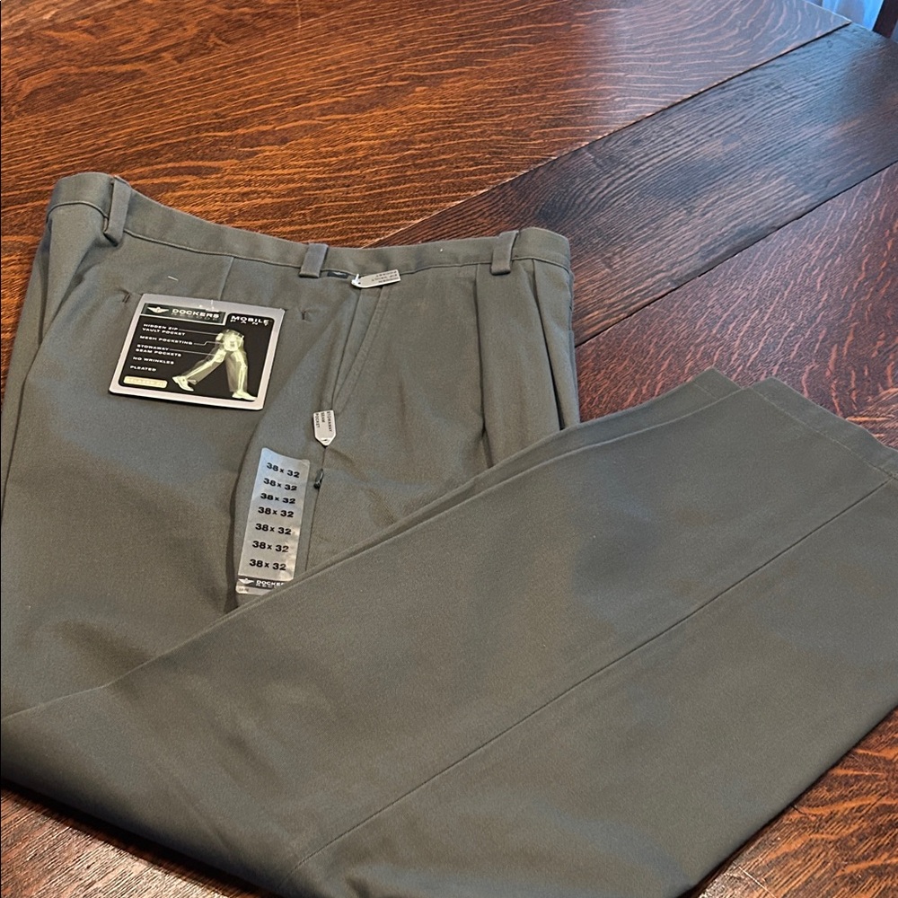 Dockers Men's Khaki mobile pants